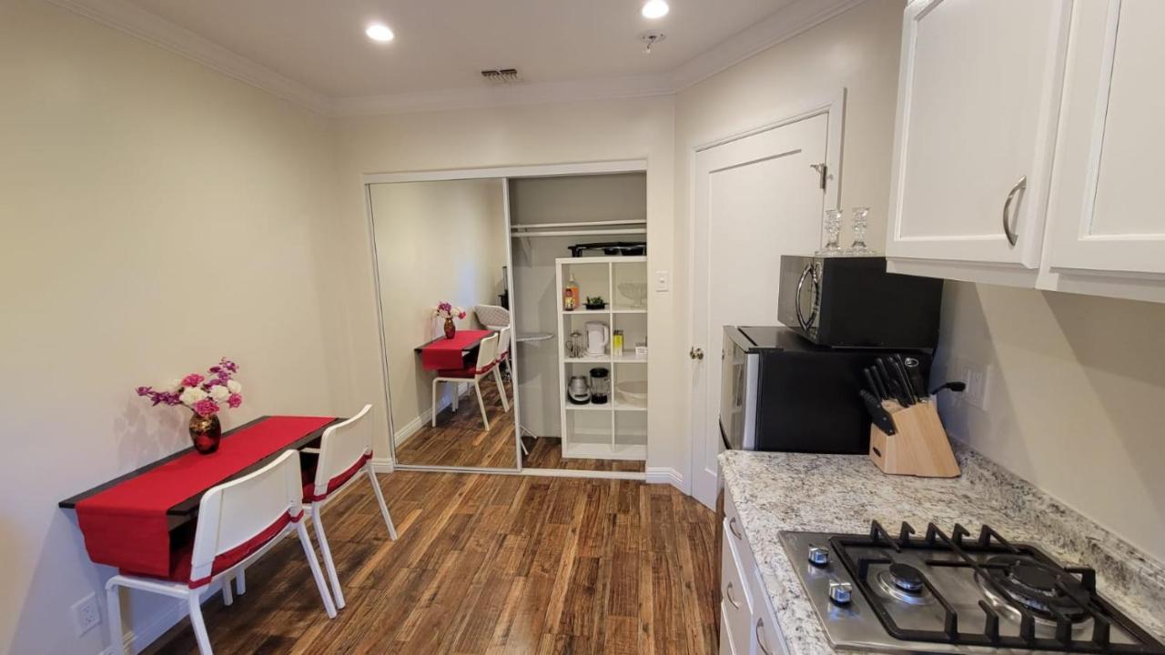 Adorable Modern With Full Kitchen Apartamento